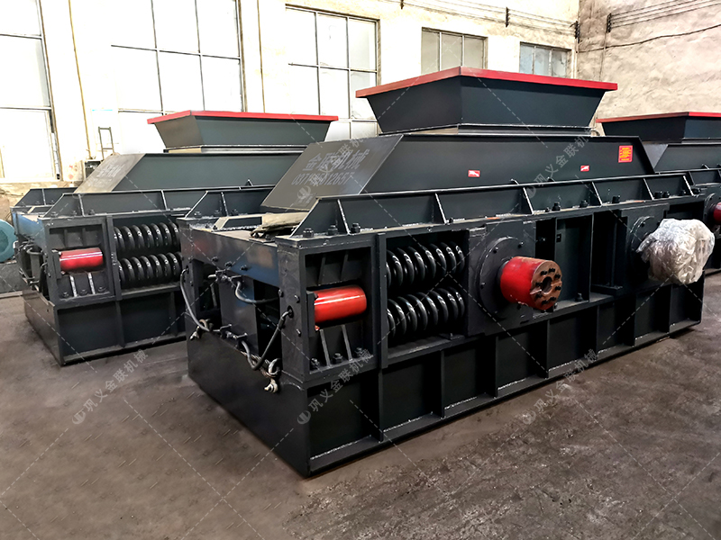 2PGY1208大型半自動(dòng)液壓對輥制砂機(jī)發(fā)往廣西