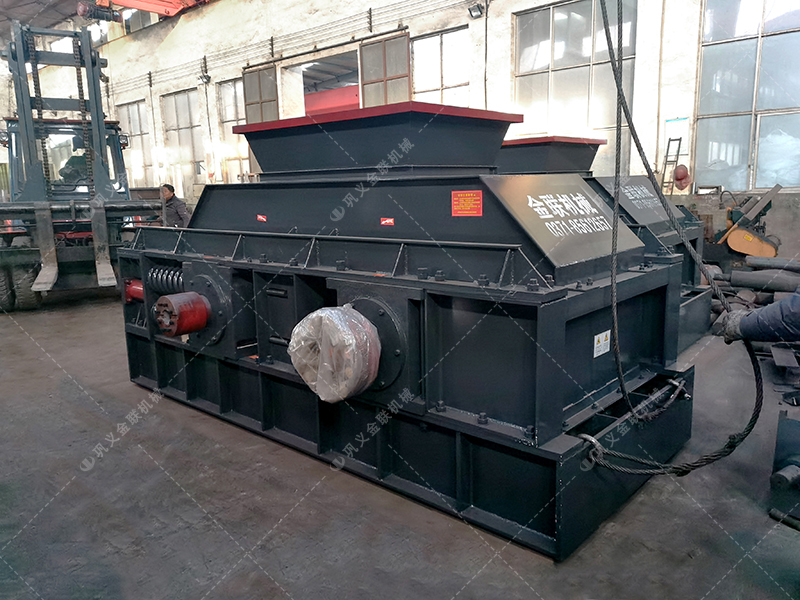 2PGY1208大型半自動(dòng)液壓對輥制砂機(jī)發(fā)往廣西