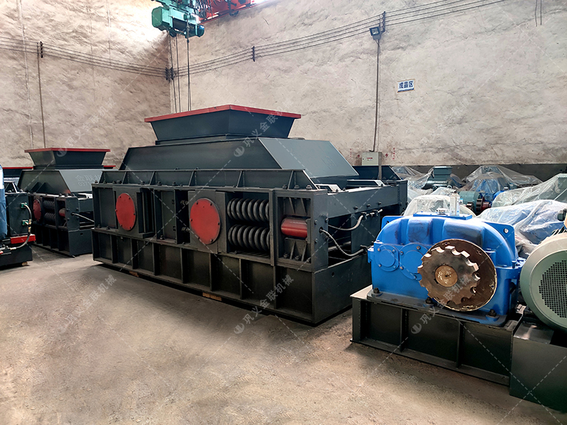 中大型半自動對輥破碎機發(fā)往河南洛陽處理河卵石