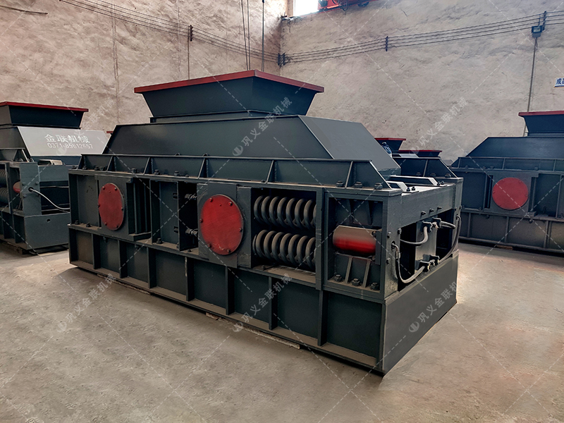 中大型半自動對輥破碎機發(fā)往河南洛陽處理河卵石