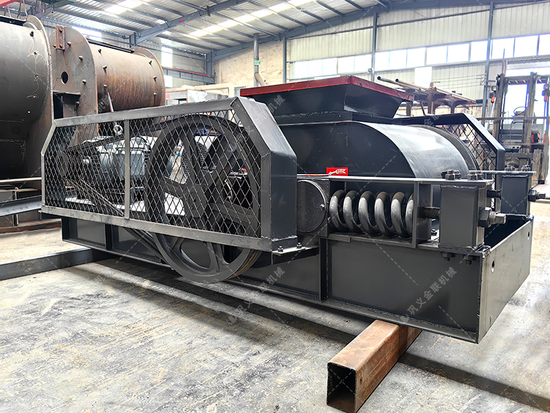 煤矸石雙齒輥破碎機產(chǎn)能多少？多少錢？