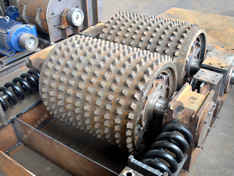 不挑食的 “實力派”：雙齒輥破碎機如何輕松應對礦石開采中的多樣物料？?