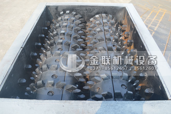 2PLF50/200大型強力分級雙齒輥破碎機發(fā)貨圖片_發(fā)往山東淄博_破碎煤炭