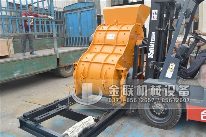 為什么雙級粉碎機(jī)的錘頭磨損嚴(yán)重